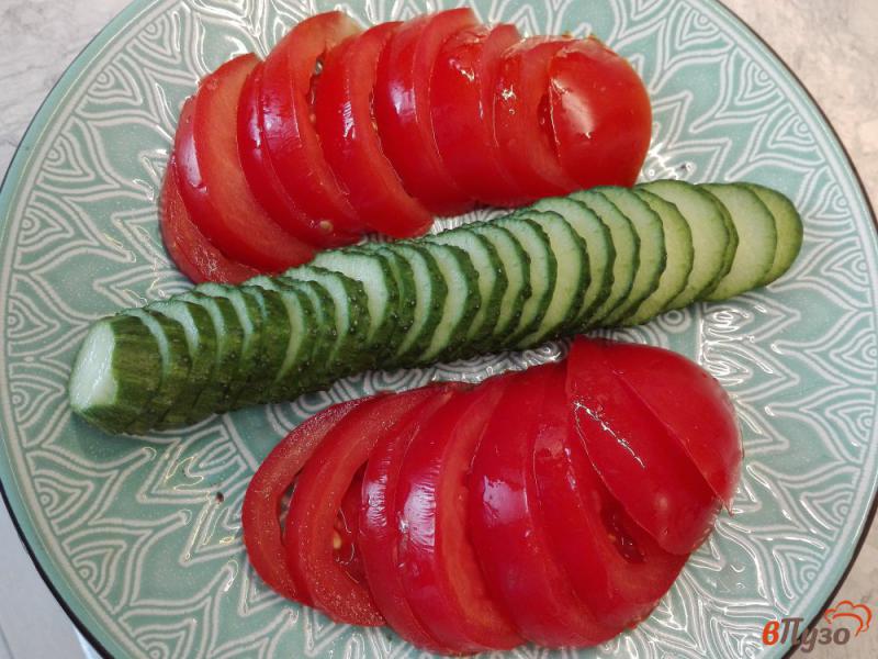Фото приготовление рецепта: Овощной салат с мягким творогом, кунжутом и семенами чиа шаг №2