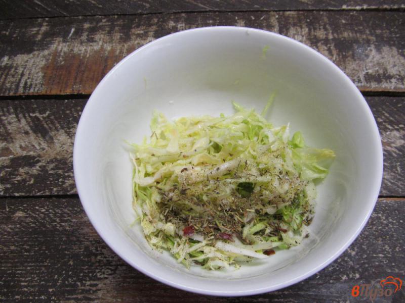 Фото приготовление рецепта: Салат из молодой капусты с варенной свеклой шаг №1