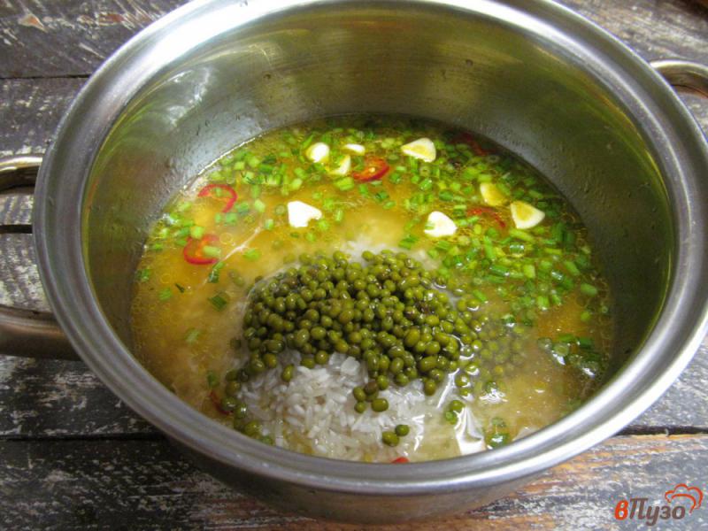 Фото приготовление рецепта: Суп на овощном бульоне с рисом и машем шаг №3