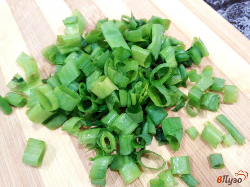 Фото приготовление рецепта: Рагу с кабачком помидором и зеленым луком шаг №6