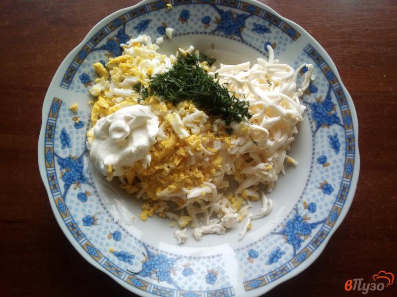 Фото приготовление рецепта: Закуска из лаваша с яйцом и плавленным сыром шаг №3