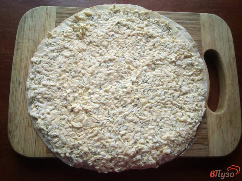 Фото приготовление рецепта: Закуска из лаваша с яйцом и плавленным сыром шаг №4