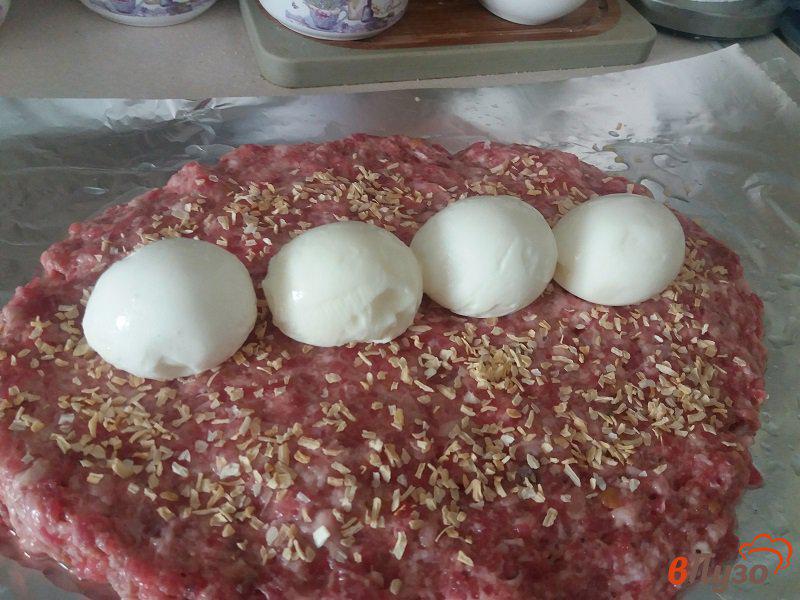Фото приготовление рецепта: Мясной рулет с яйцом шаг №7