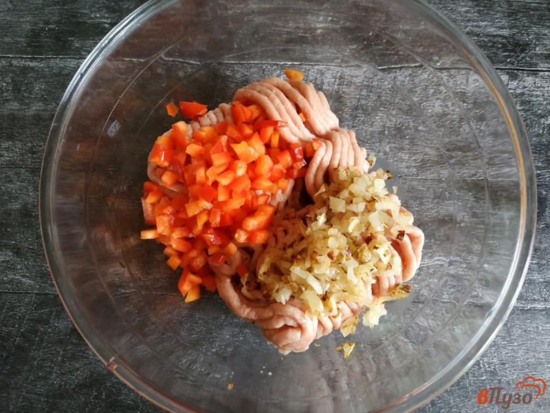Фото приготовление рецепта: Тефтели из индейки с болгарским перцем шаг №2