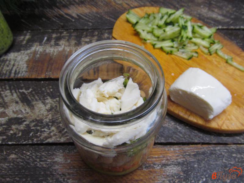 Фото приготовление рецепта: Средиземноморский салат из нута и яйца шаг №4