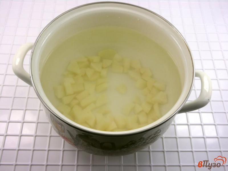 Фото приготовление рецепта: Суп сырный с треской и рисом шаг №1