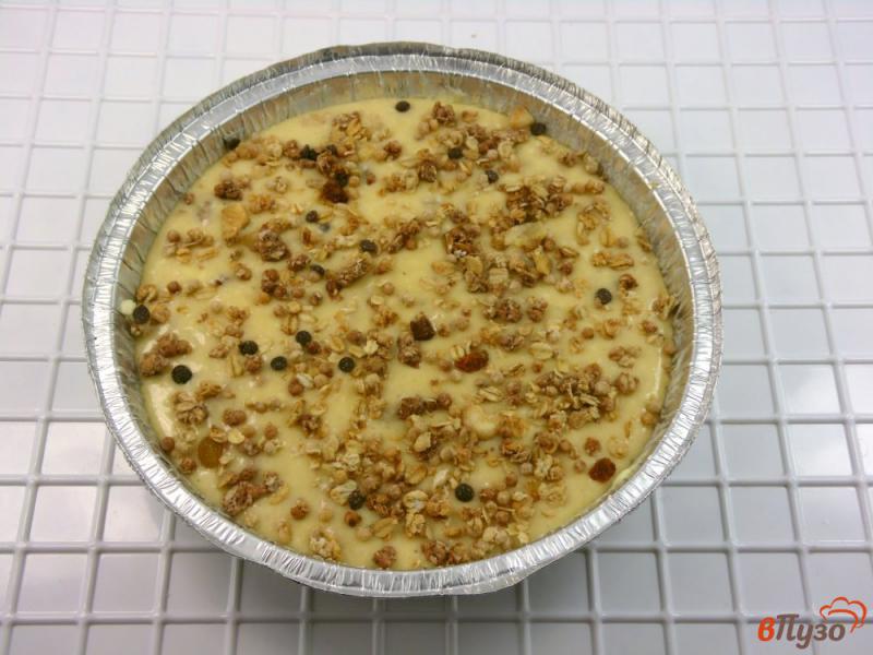 Фото приготовление рецепта: Пирог с мюсли на кефире шаг №6