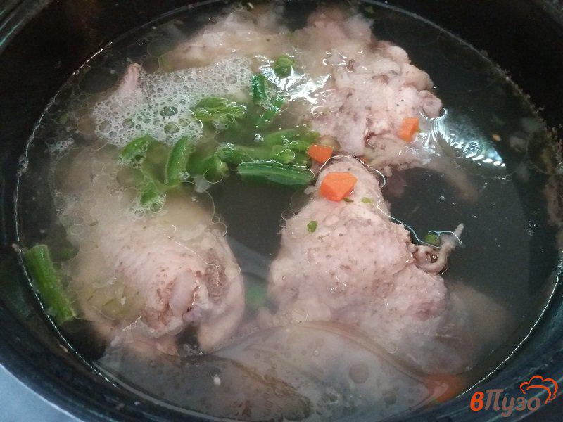 Фото приготовление рецепта: Куриный суп с овощами шаг №3