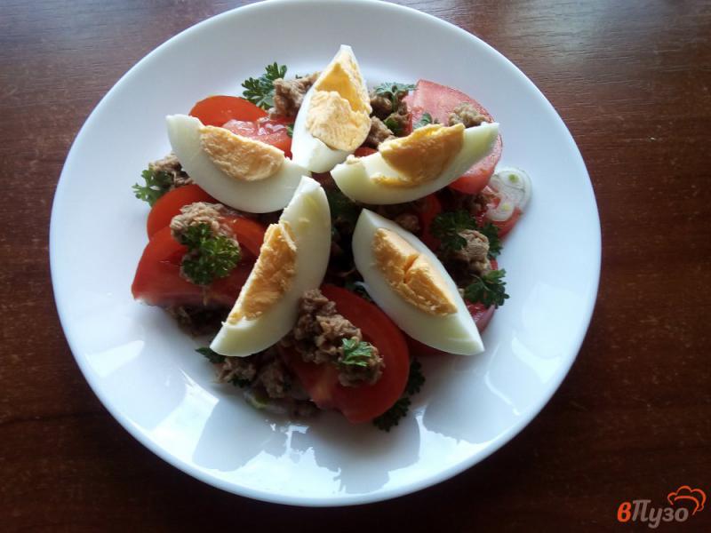 Фото приготовление рецепта: Салат из помидора с тунцом шаг №5