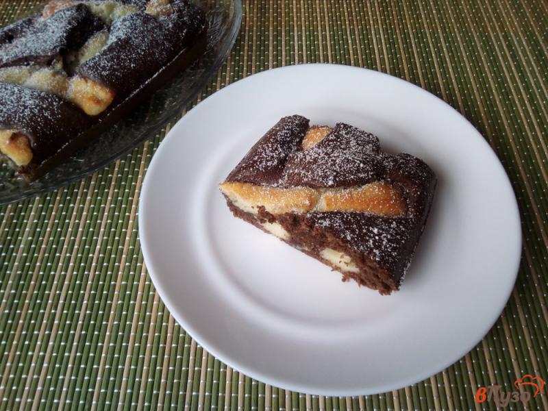Фото приготовление рецепта: Шоколадный пирог с творогом шаг №8