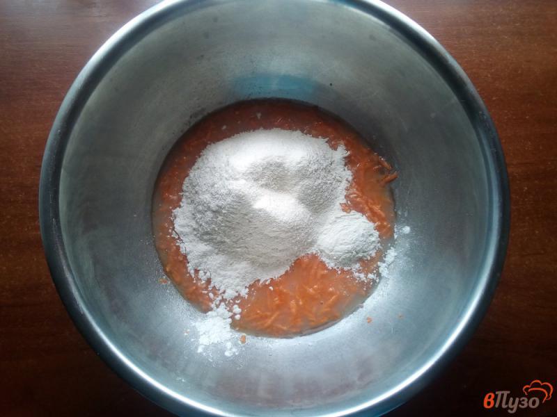 Фото приготовление рецепта: Морковное печенье с изюмом и орехами шаг №3