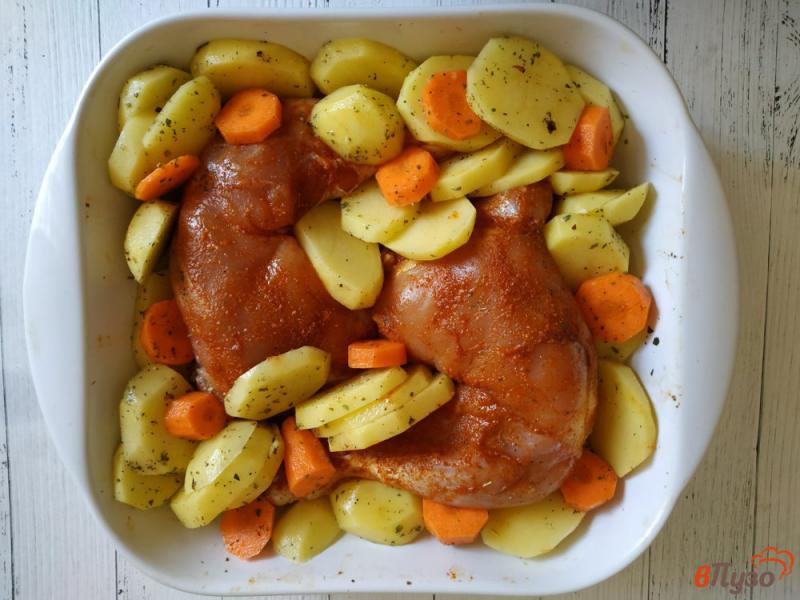 Фото приготовление рецепта: Курица с овощами в духовке шаг №5
