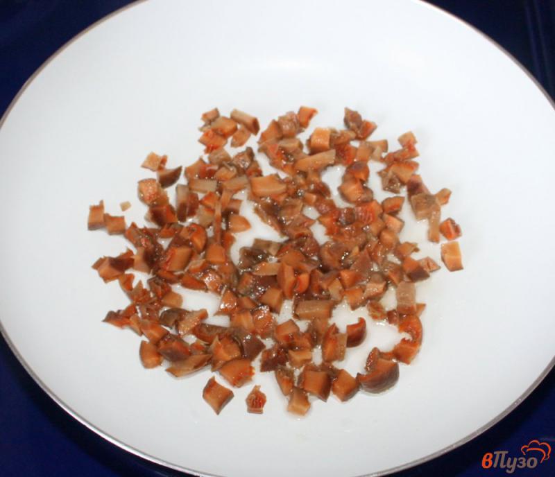 Фото приготовление рецепта: Постная закуска из киноа с грибами и вялеными томатами шаг №1