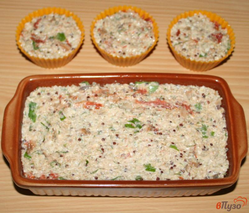 Фото приготовление рецепта: Постная закуска из киноа с грибами и вялеными томатами шаг №9