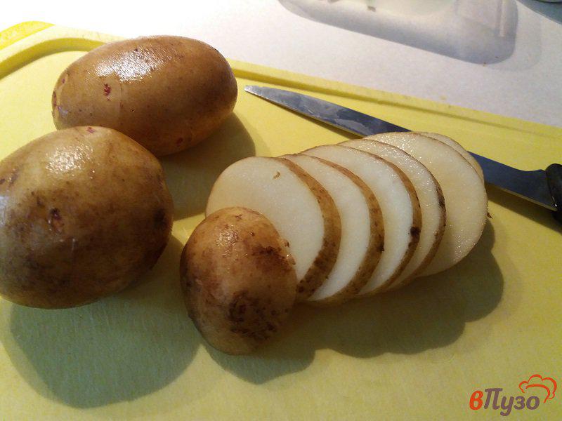 Фото приготовление рецепта: Запеченный молодой картофель в пакете шаг №2