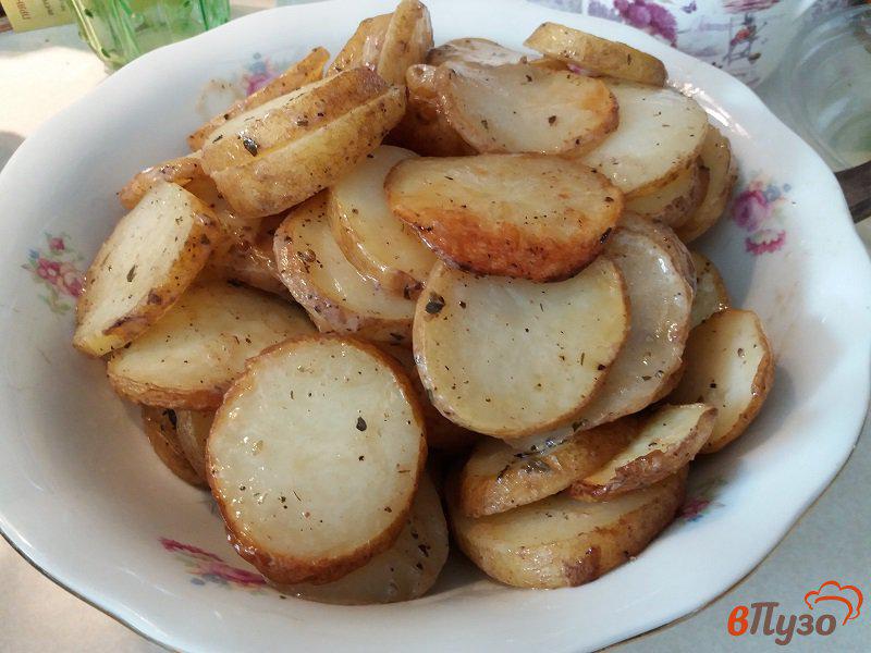 Фото приготовление рецепта: Запеченный молодой картофель в пакете шаг №9
