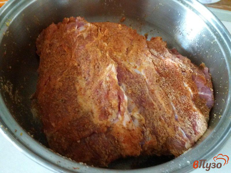 Фото приготовление рецепта: Запечённая пряная свинина шаг №4