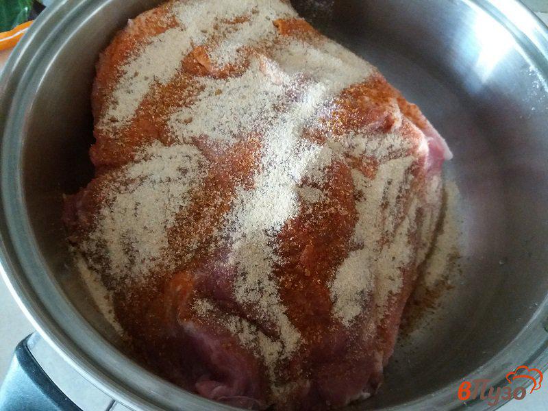 Фото приготовление рецепта: Запечённая пряная свинина шаг №3