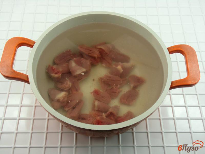 Фото приготовление рецепта: Суп с куриными сердечками и булгуром шаг №2