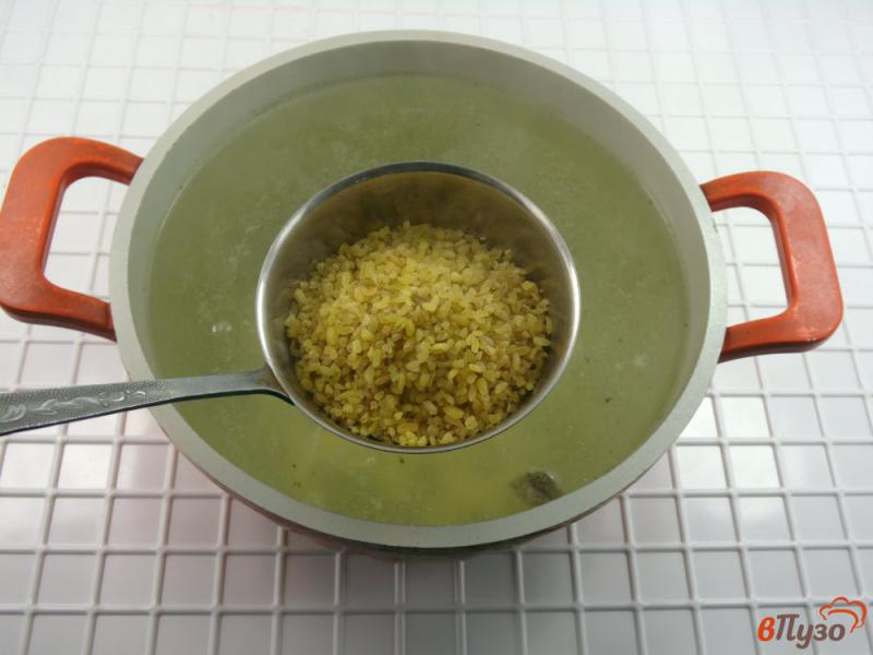 Фото приготовление рецепта: Суп с куриными сердечками и булгуром шаг №4