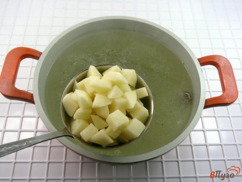 Фото приготовление рецепта: Суп с куриными сердечками и булгуром шаг №3