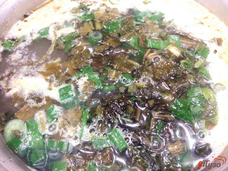 Фото приготовление рецепта: Суп на курином бульоне с овощами и щавелем шаг №4