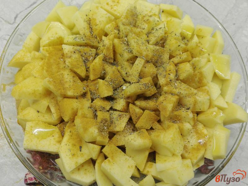 Фото приготовление рецепта: Картофель с форелью в духовке шаг №2
