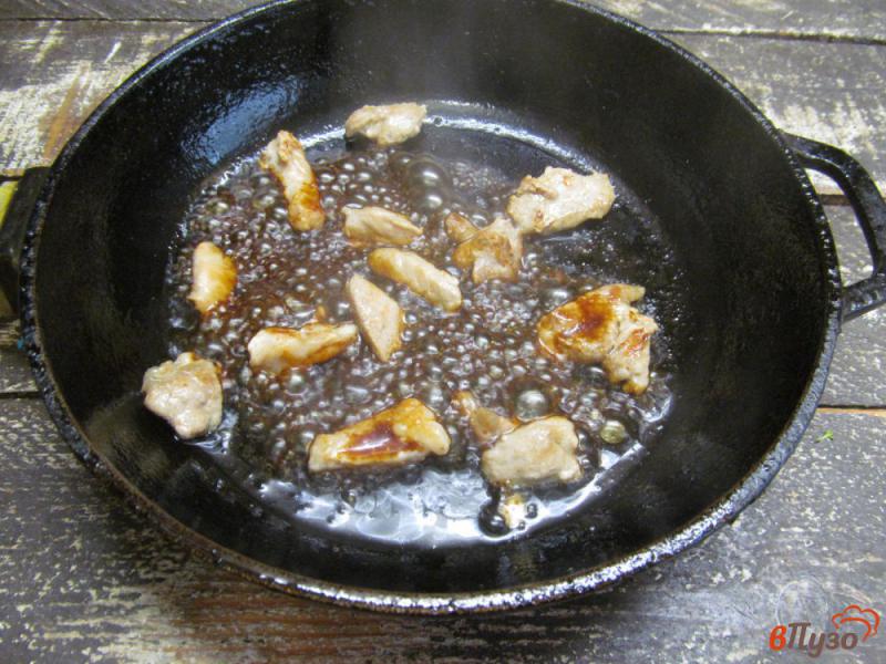 Фото приготовление рецепта: Салат из вермишели с мясом и грибами шаг №5