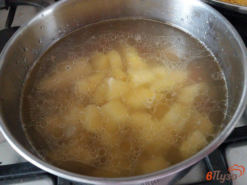 Фото приготовление рецепта: Овощной суп-пюре на бульоне шаг №1