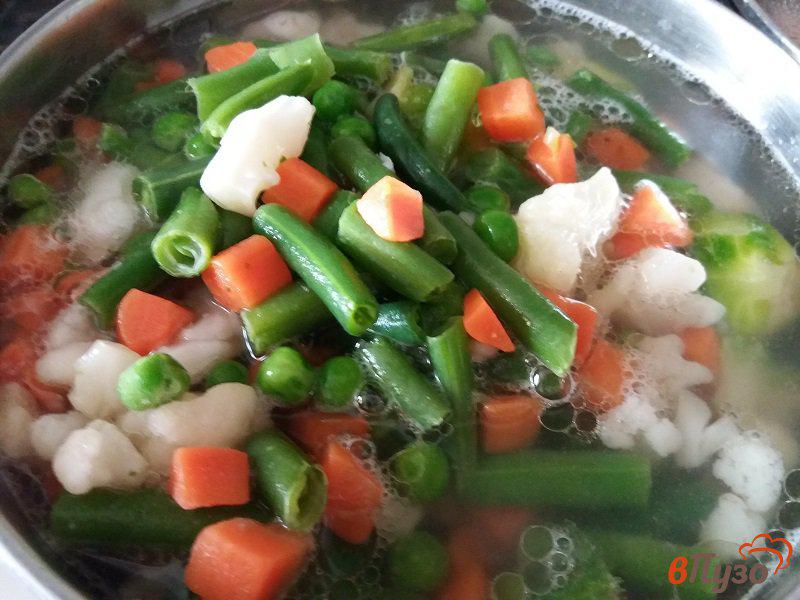 Фото приготовление рецепта: Овощной суп-пюре на бульоне шаг №3