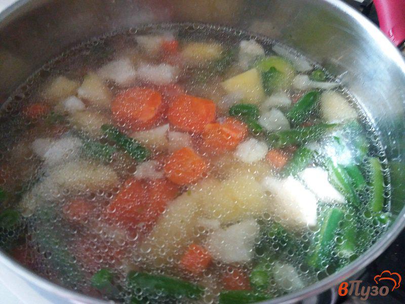 Фото приготовление рецепта: Овощной суп-пюре на бульоне шаг №4