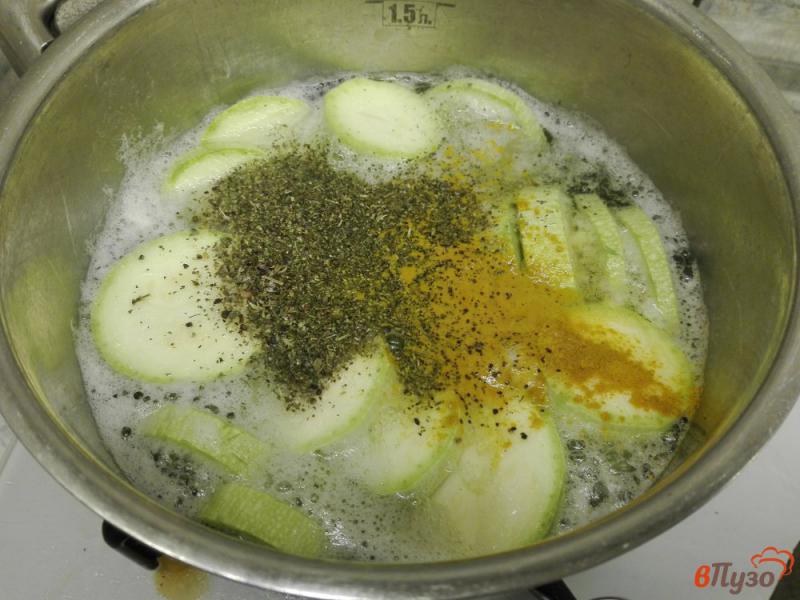 Фото приготовление рецепта: Овощной крем-суп с обжаренным салом и зеленью шаг №3