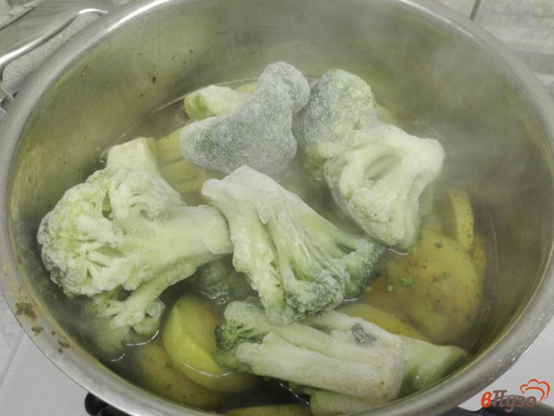 Фото приготовление рецепта: Овощной крем-суп с обжаренным салом и зеленью шаг №4