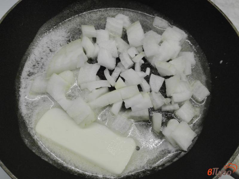 Фото приготовление рецепта: Паста с креветками в томатном соусе шаг №3