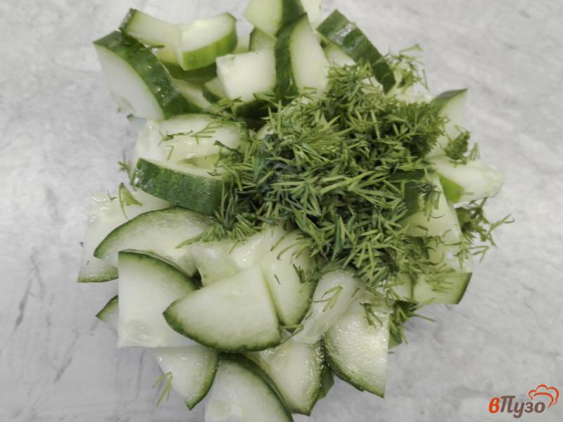 Фото приготовление рецепта: Огуречный салат с кунжутом и семенами чиа шаг №2