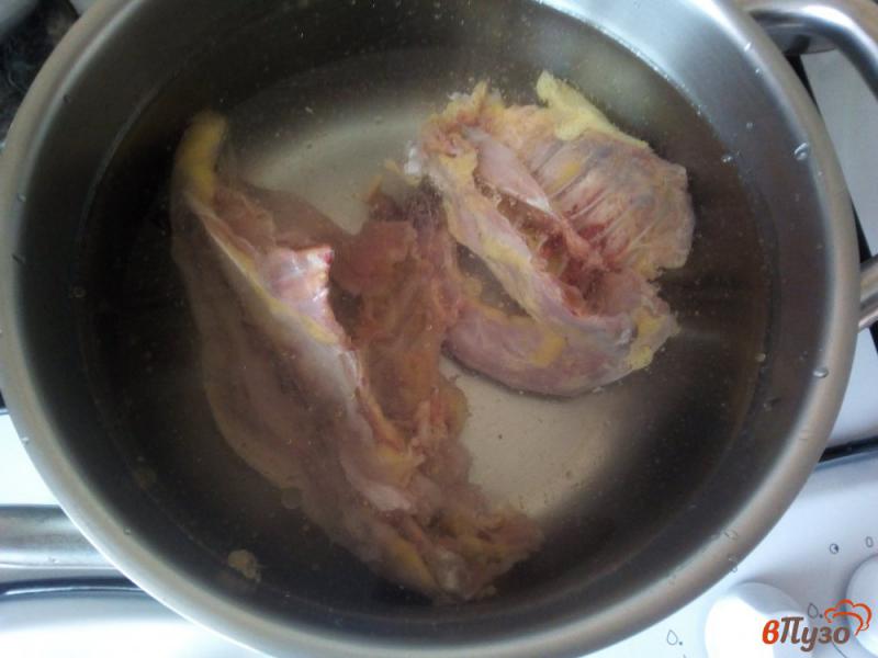 Фото приготовление рецепта: Суп на курином бульоне с рисом и фрикадельками шаг №1