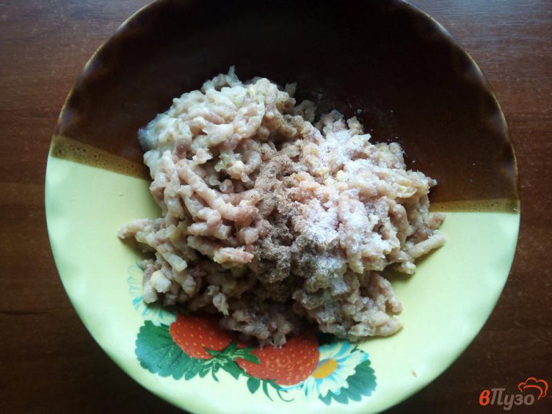 Фото приготовление рецепта: Суп на курином бульоне с рисом и фрикадельками шаг №6