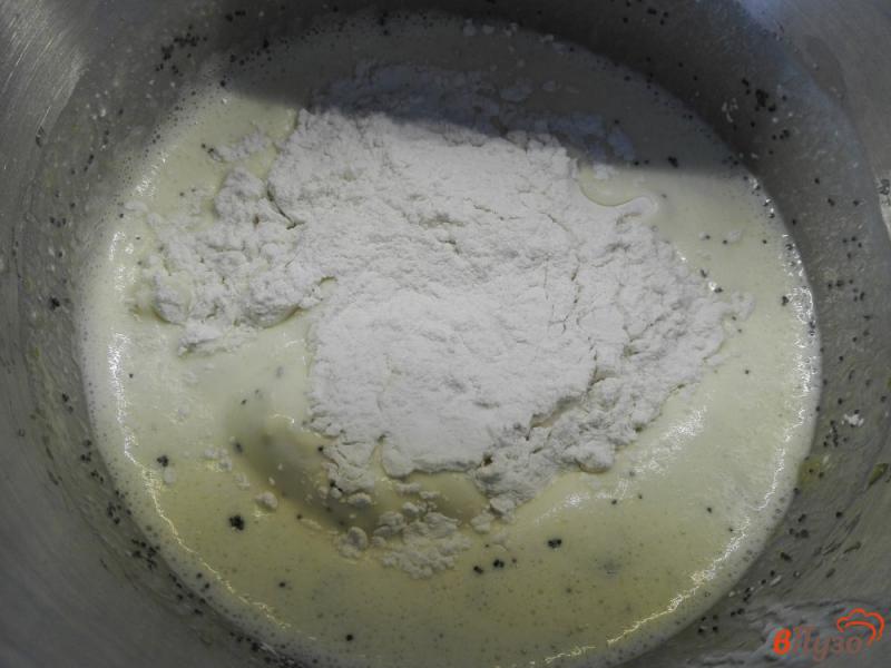 Фото приготовление рецепта: Кекс с маком и сухофруктами шаг №5