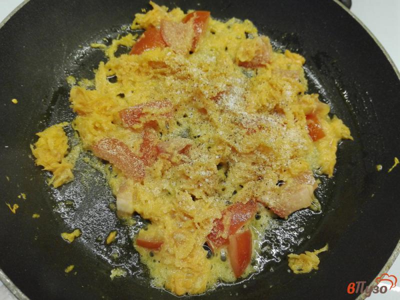 Фото приготовление рецепта: Белая фасоль в томатном соусе с зеленью шаг №5