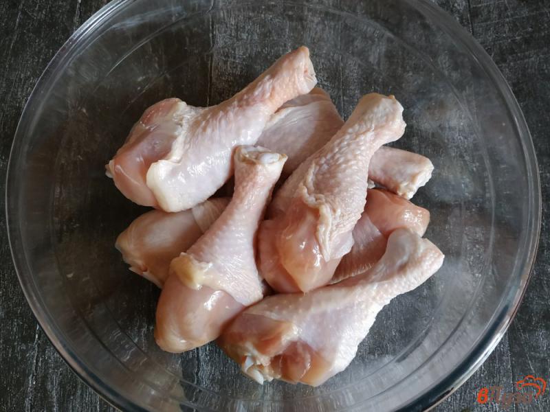 Фото приготовление рецепта: Куриные голени с гречкой и грибами шаг №1