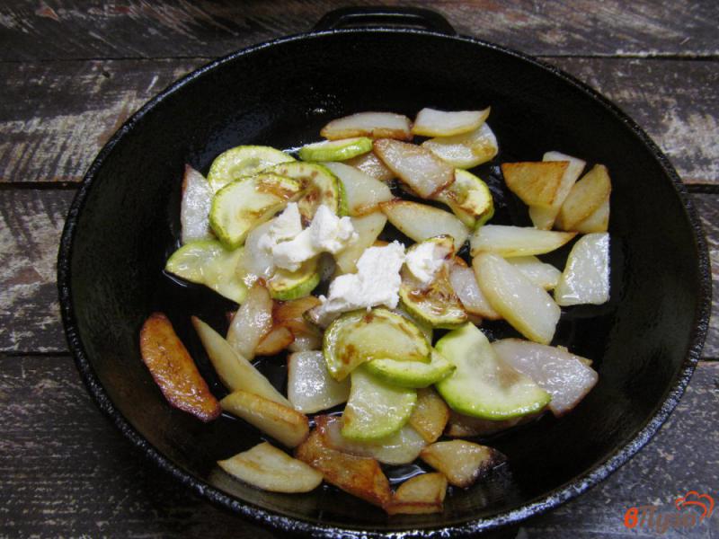 Фото приготовление рецепта: Жареный картофель с кабачком шаг №3