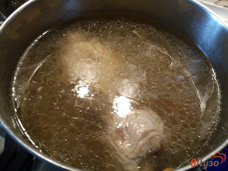 Фото приготовление рецепта: Куриный бульон с вермишелью шаг №1