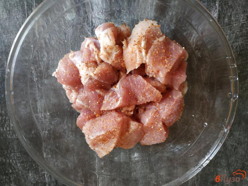 Фото приготовление рецепта: Свинина с лавандовым медом и соевым соусом шаг №2