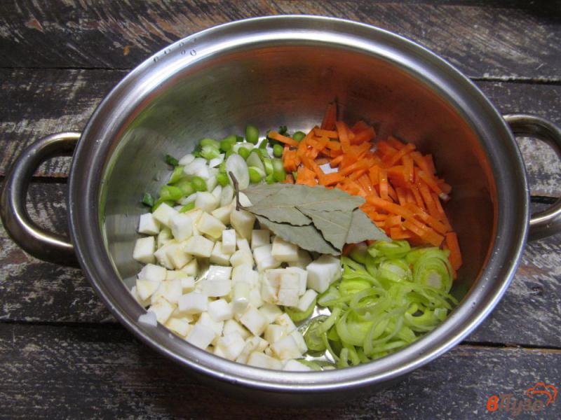 Фото приготовление рецепта: Картофельный суп с фасолью шаг №2