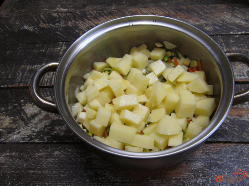 Фото приготовление рецепта: Картофельный суп с фасолью шаг №3