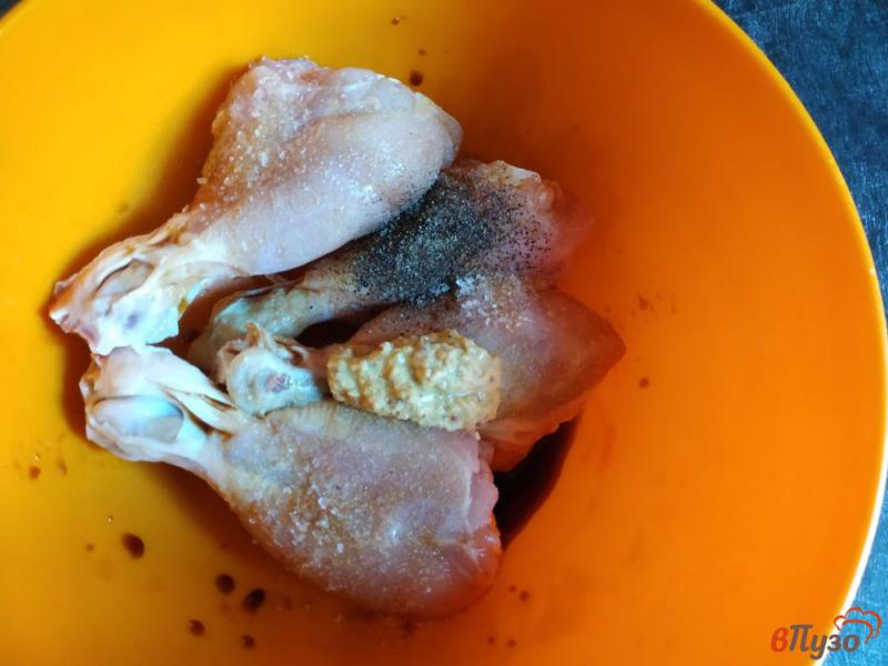 Фото приготовление рецепта: Куриные голени с шампиньонами шаг №1