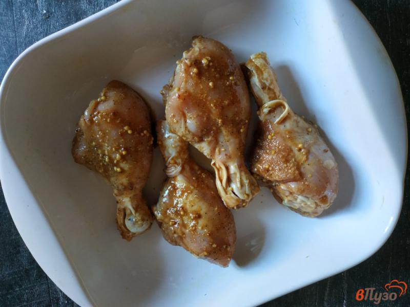 Фото приготовление рецепта: Куриные голени с шампиньонами шаг №2