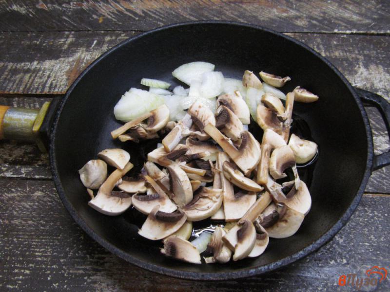 Фото приготовление рецепта: Куриная грудка с грибами и каперсами шаг №1