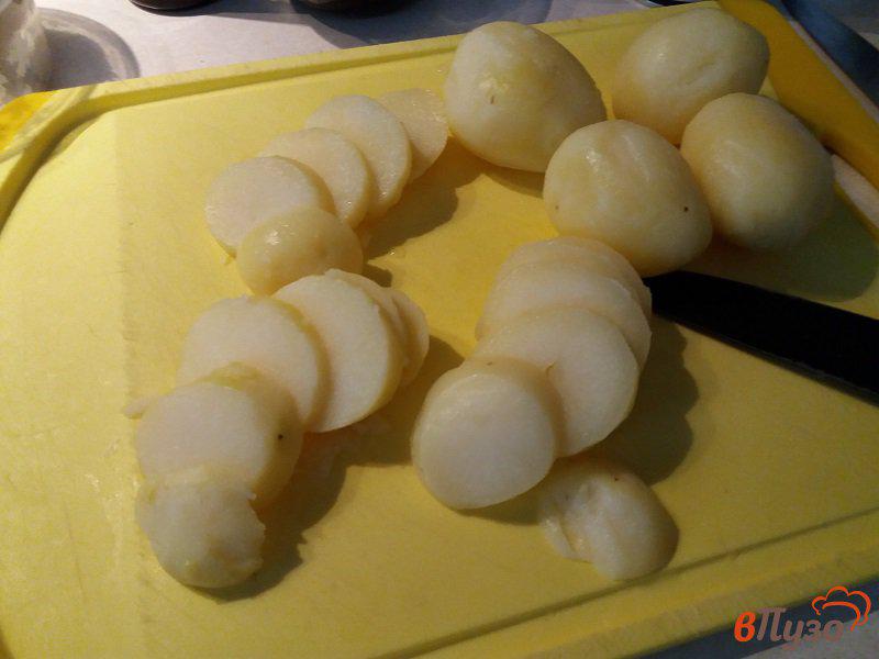 Фото приготовление рецепта: Картофельный салат с форелью шаг №4