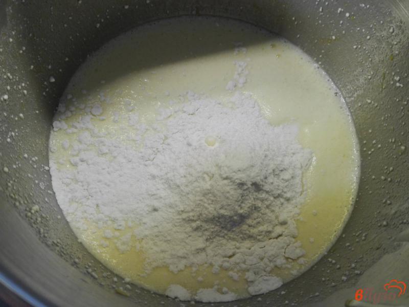 Фото приготовление рецепта: Творожно-лимонный кекс шаг №5